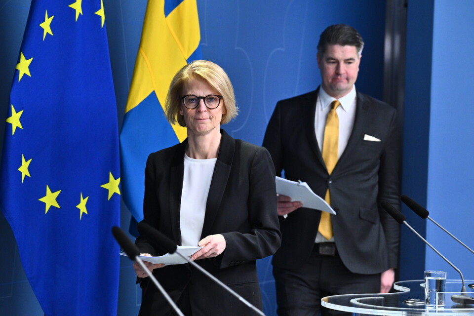 Finansminister Elisabeth Svantesson (M) och Sverigedemokraternas ekonomisk-politiske talesperson Oscar Sjöstedt.