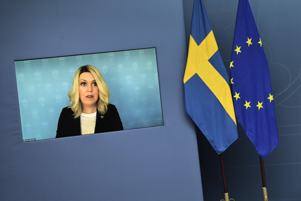 Socialminister Lena Hallengren (S) vid en pressbriefing om pandemiläget.