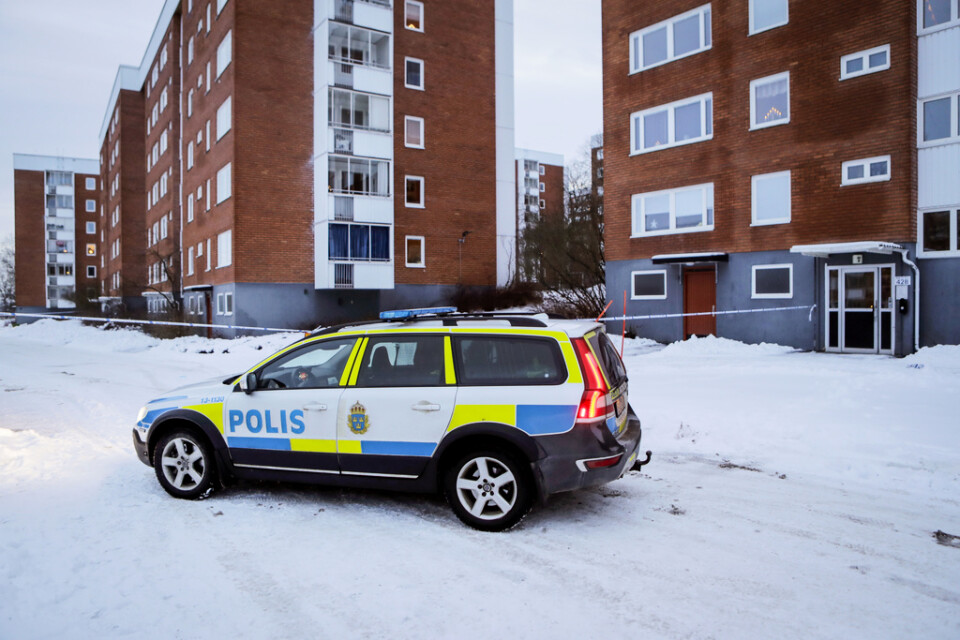 Polisens avspärrningar sedan en man skjutits till döds i Nacksta i Sundsvall.
