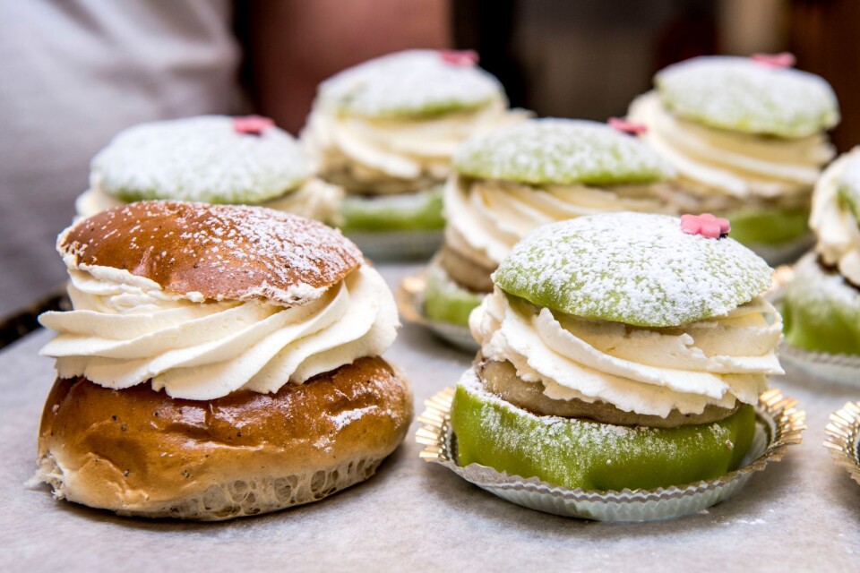 There are lots of different kinds of semla in the shops.