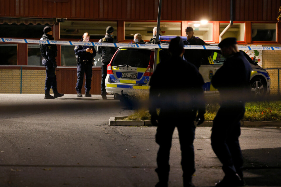 Fyra personer har gripits och anhållits misstänkta för mord efter gårdagens skjutning i Ronna i Södertälje. Arkivbild.