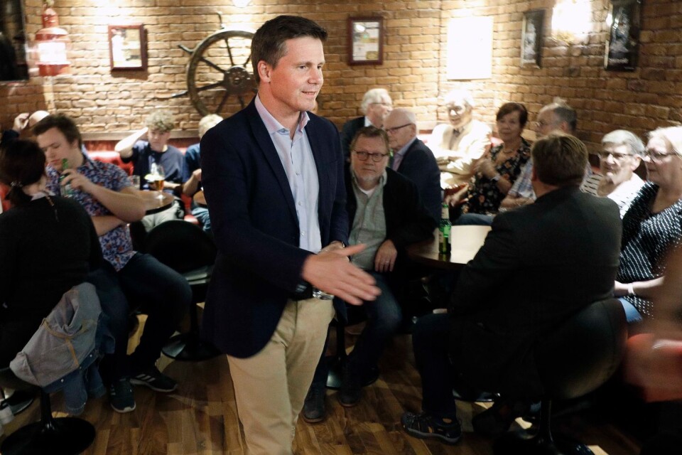 Ett 30-tal liberaler samlades på en pub i Borås för att höra hur Erik Ullenhag, en av tre partiledarkandidater, skulle förvalta förtroendet om han blir vald.