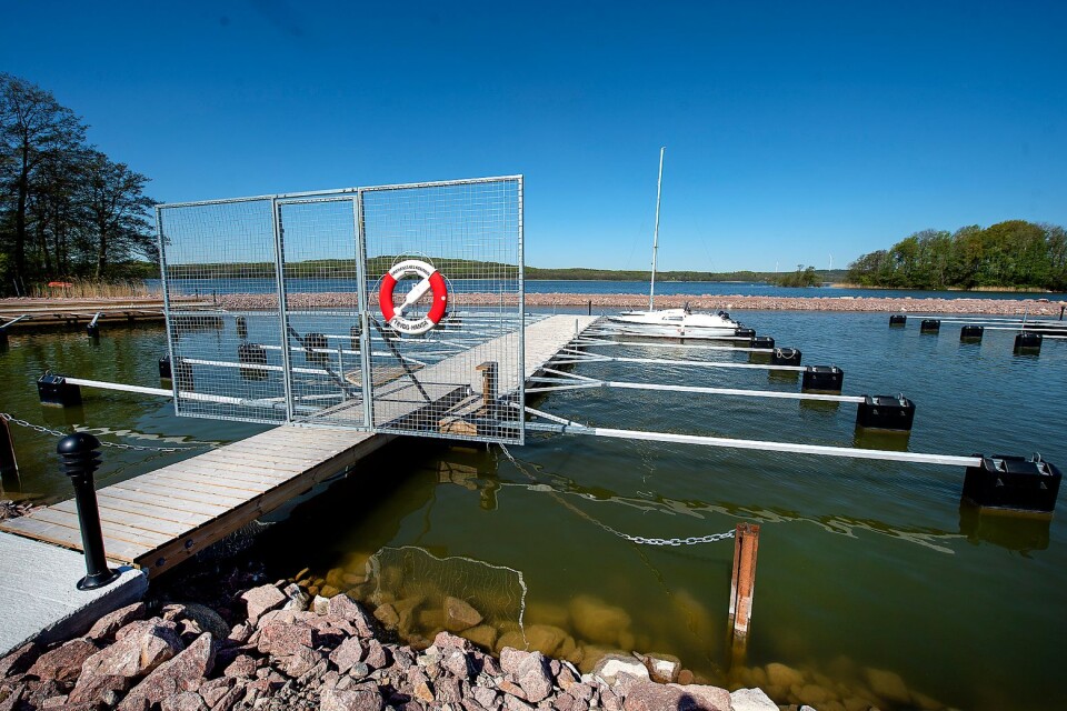 Längs Råbelövssjöns östra sida finns tre fantastiska badplatser tillsammans med en relativ ny båthamn i Österslöv (bilden).