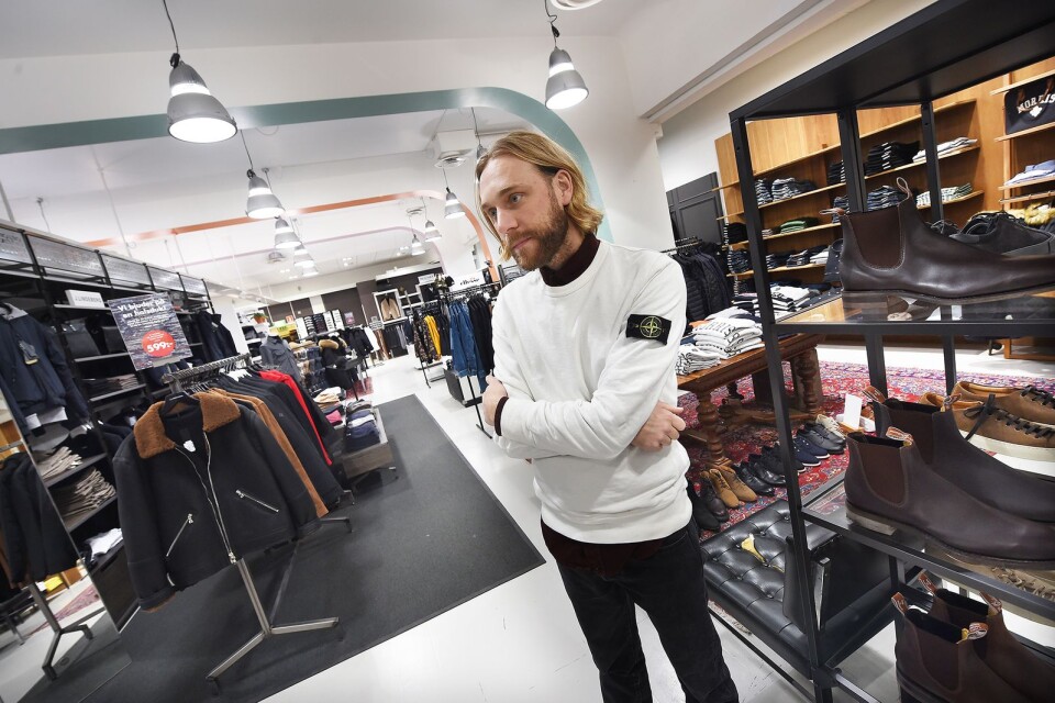 Björn Nilsson är butikschef på Cenino som ligger inne i centrum. ”Vi har varit med de senaste åren. Det känns som att man inte kan undgå Black Friday. Vi lever i 2018 där Black Friday är en stor grej. Vi strävar efter att vara i nuet.”
