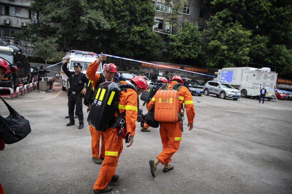 Räddningsarbetare i Chongqing vid en dödsolycka i en gruva i september.
