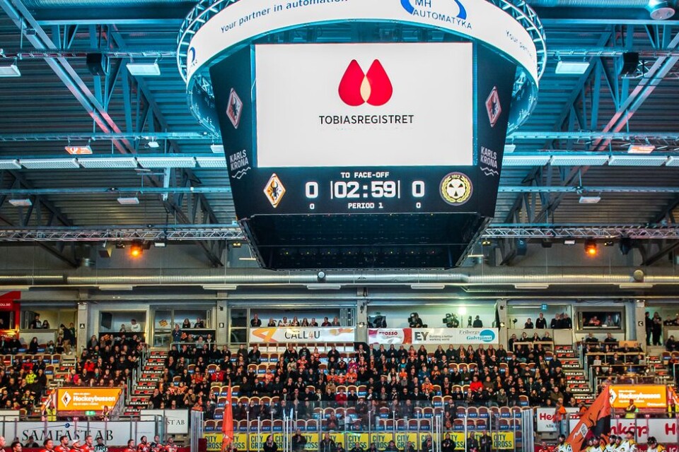 Tobiasregistret under introt inför ishockeymatchen i SHL mellan Karlskrona och Brynäs den 28 december 2017 i Karlskrona. Nu ska de uppmärksammas av Lakers och Vipers.