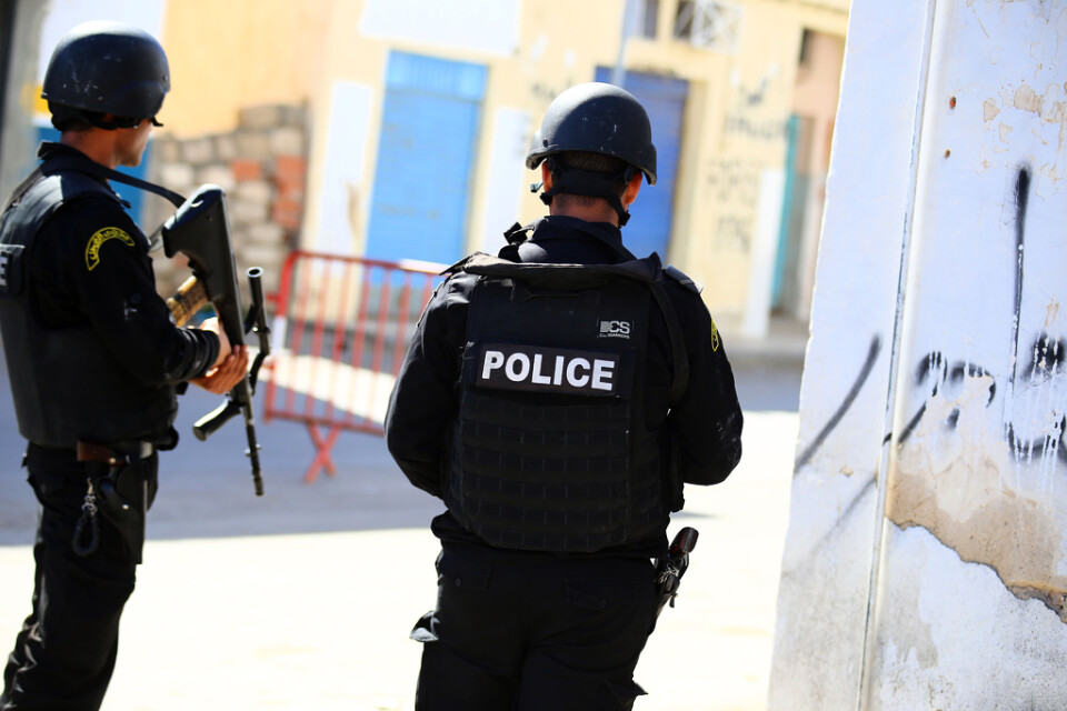 Tunisisk polis letar efter angripare i utkanten av Ben Guerdane 2016. Arkivbild.