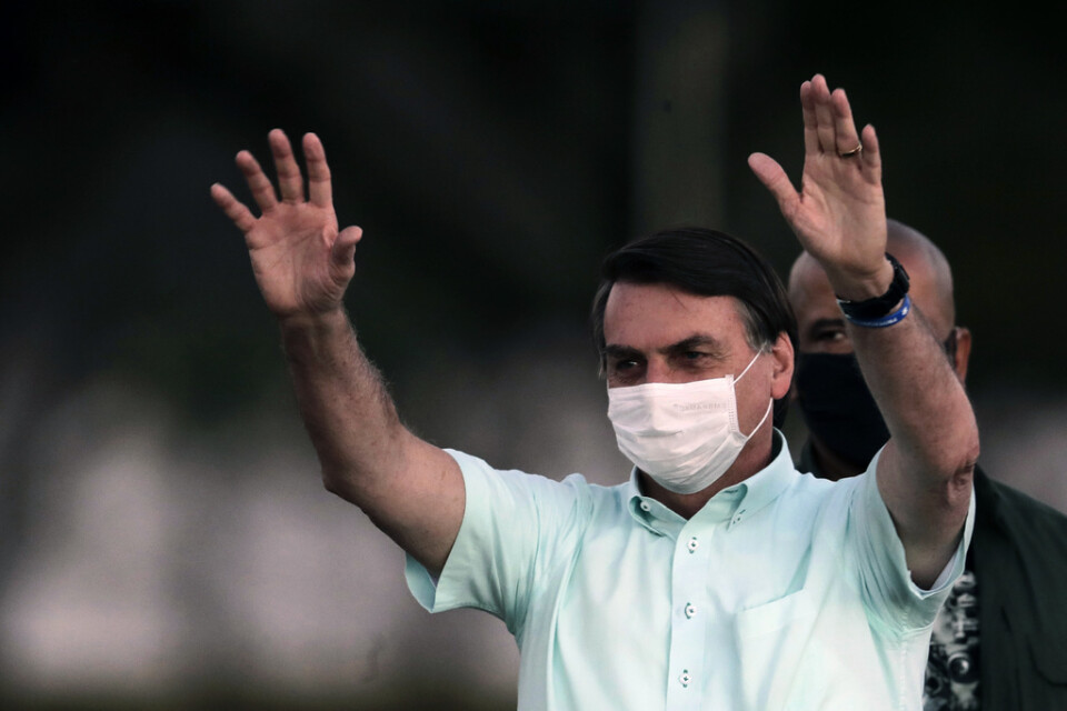 Brasiliens president Jair Bolsonaro har precis kommit ut från en tre veckor lång karantän efter att ha smittats med coronaviruset.