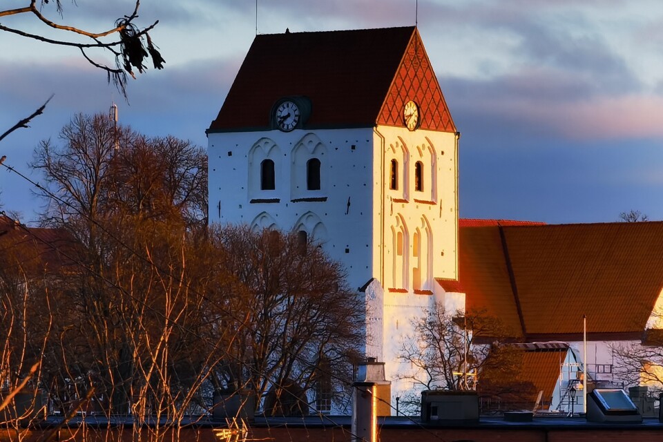 Ronneby, en fantastisk plats som måste sluta med sitt självskadebeteende. Bild: Heliga Kors Kyrka i Ronneby.