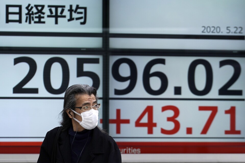 Uppgifter om nytt japanskt stimulanspaket fick Tokyobörsen att stiga. Arkivbild.