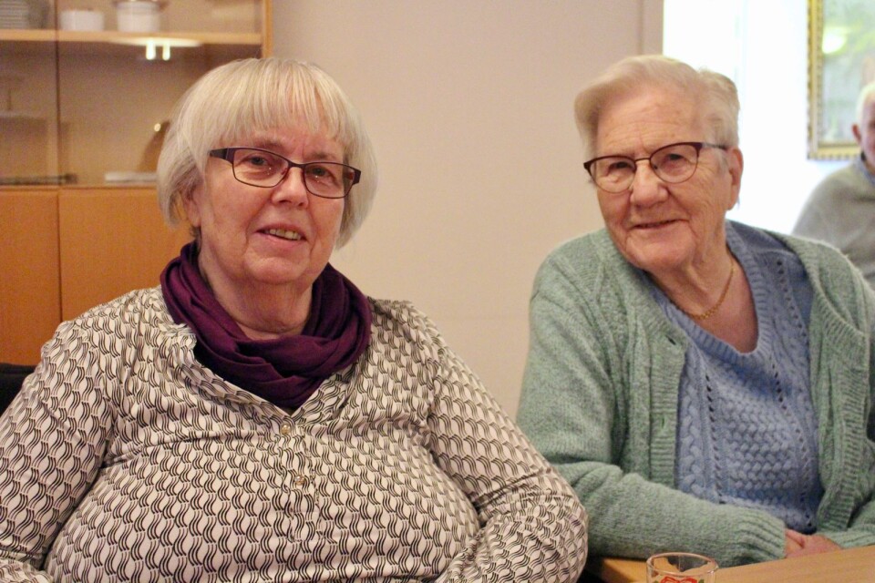 Birgitta Andersson och Sonja Påhlsson var också glada över besöket från barnen på Solvändan.
