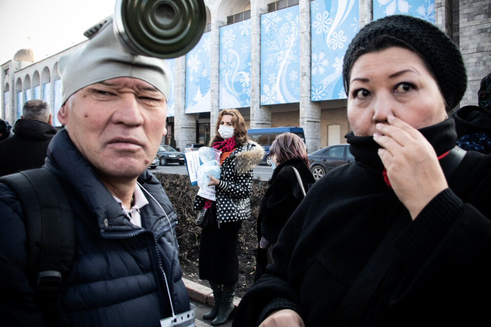 Bisjkekbor protesterar mot den dåliga luften i staden vid en demonstration i november förra året.
