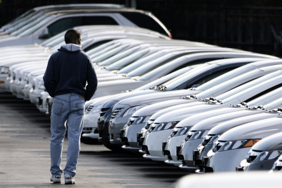Antalet sålda bilar väntas rasa med 30 procent i Europa i år, enligt en ny larmrapport från ratinginstitutet Moody's. Arkivbild