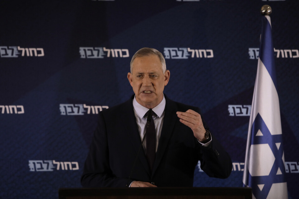 Blåvita alliansen partiledares Benny Gantz väljer att släppa fram Likuds partiledare Benjamin Netanyahu att fortsätta som partiledare. Beslutet innebär troligen slutet för den oppositionella alliansen,