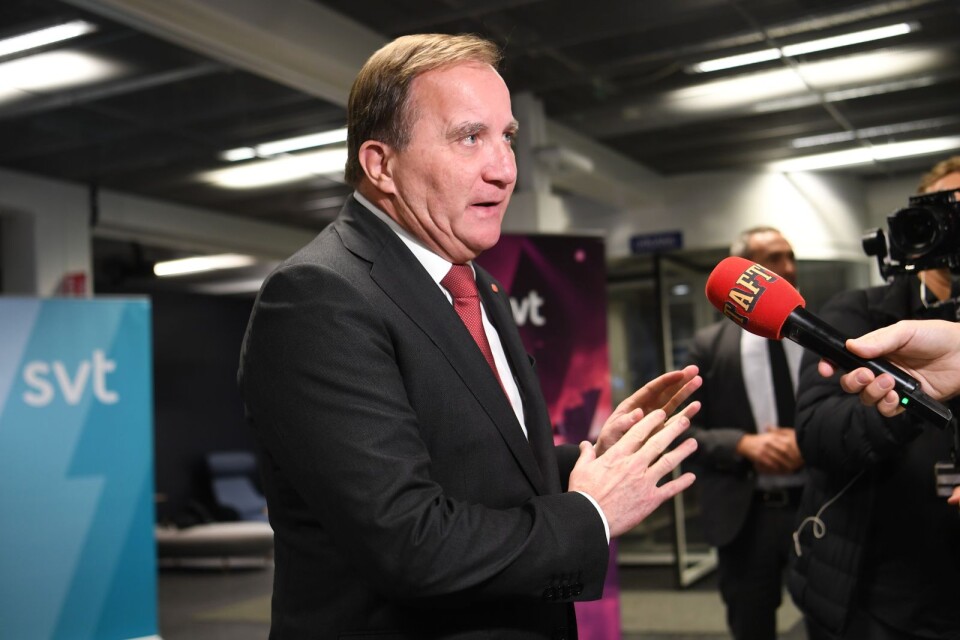 Stefan Löfven (S) möter media inför söndagens partiledardebatt i Agenda i SVT.