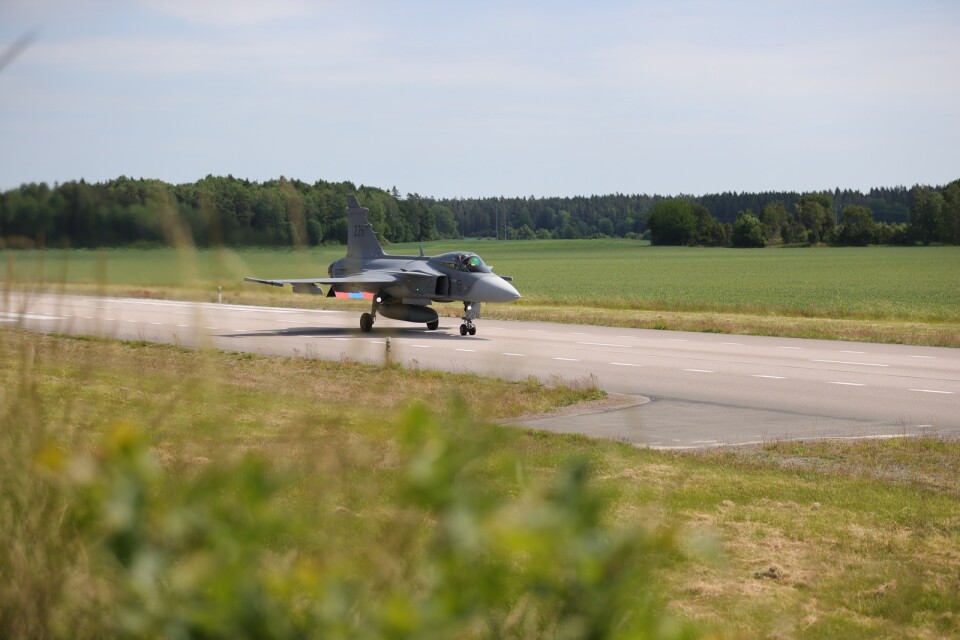 Försvarskoncernen Saab som bland annat tillverkar stridsflygplan har levererat delårssiffror. Arkivbild.