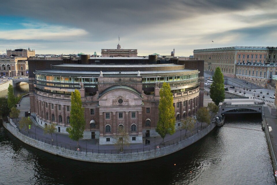 Riksdagshuset på Helgeandsholmen i Stockholm. Men var är solfångarna?
