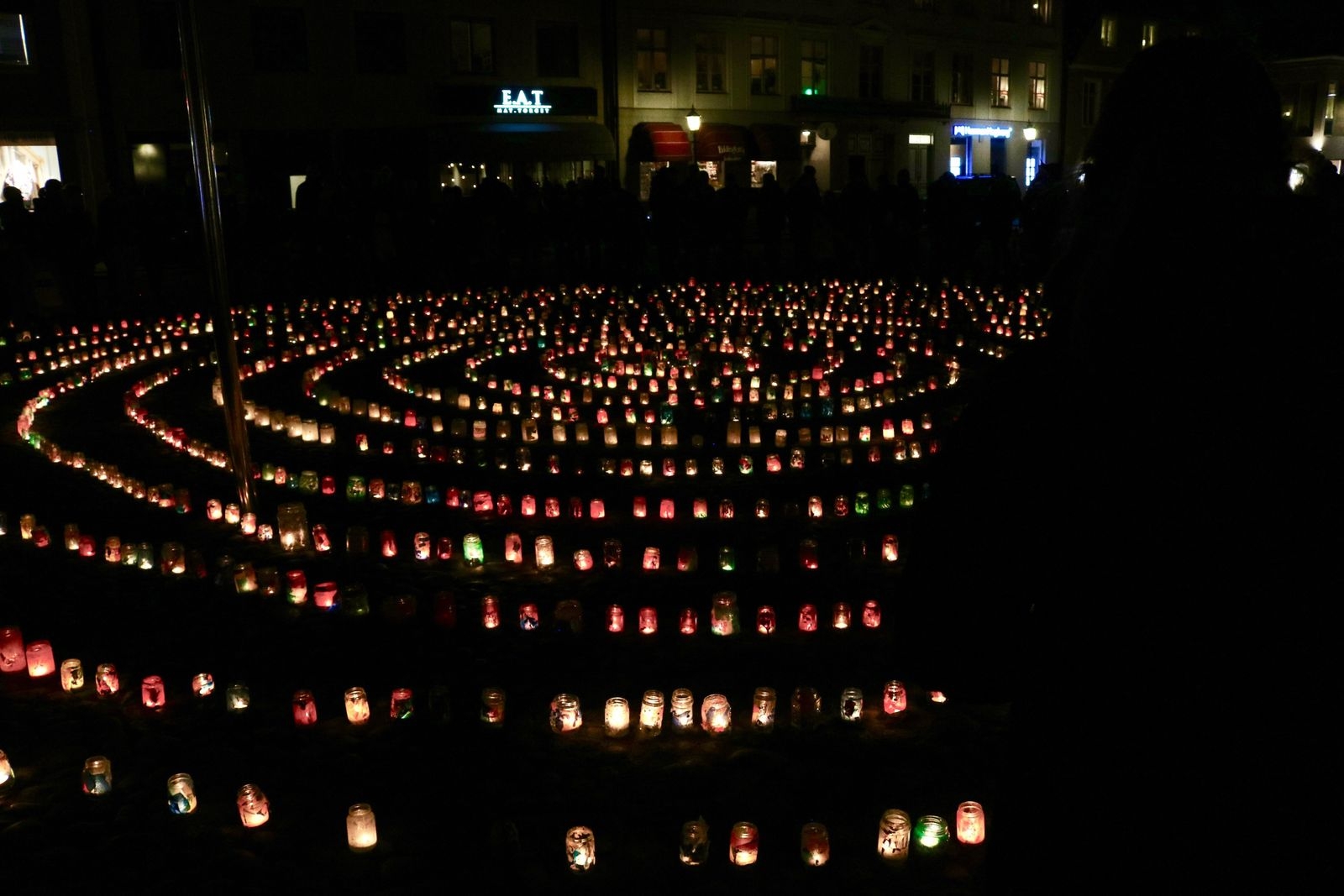 Ljusmanifestation på Stortorget.