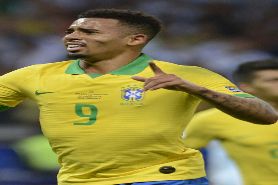 Gabriel Jesus jublar efter att ha gett Brasilien ledningen i semifinalen mot Argentina.