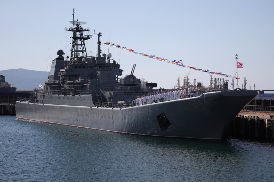 Skeppet Olenegorskyj Gornjak i hamnen i Novorossijsk i södra Ryssland den 30 juli. Natten till fredagen ska Ukraina ha riktat en havsdrönarattack mot fartyget.