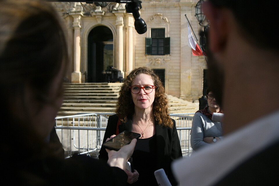 EU-parlamentarikern Sophie in't Veld talar med medier efter mötet med Joseph Muscat.