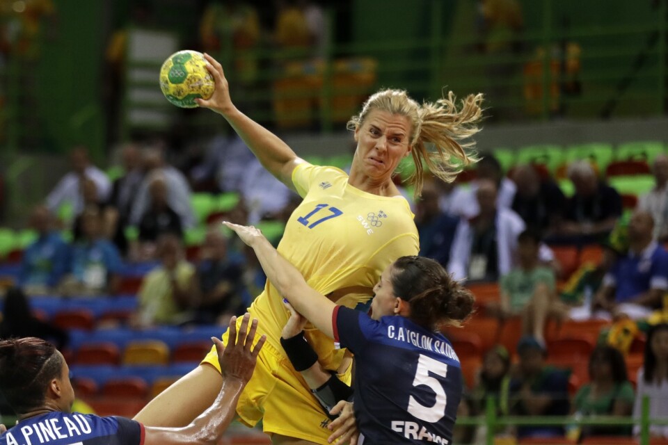Linnea Torstensson i en match mot Frankrike 2016 då hon slutade i det svenska landslaget. Arkivbild.