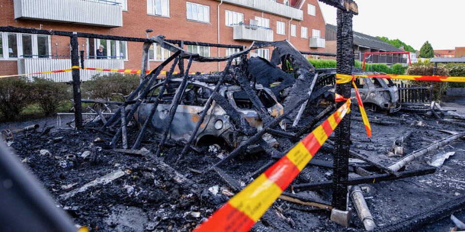Kraftig brand i garage väckte grannar: ”Blev såklart rädda”