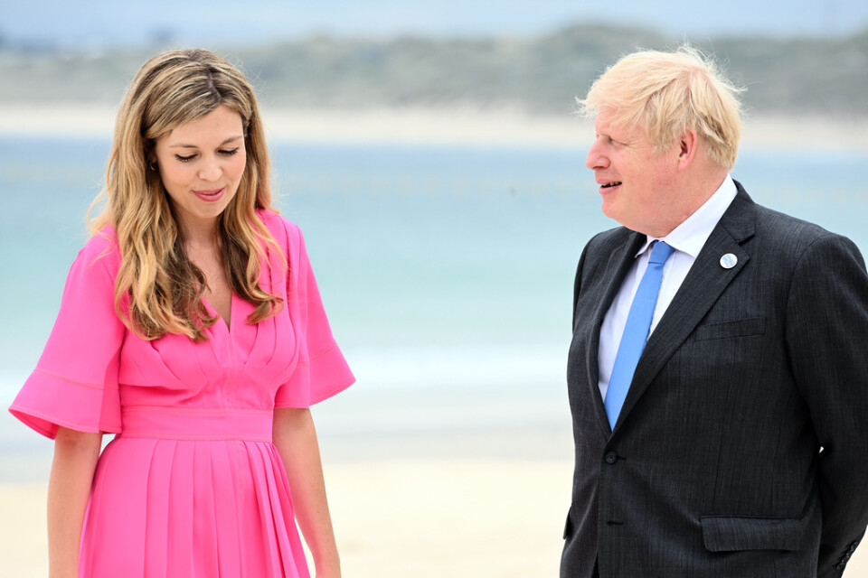 Den brittiske premiärministern Boris Johnson och hans fru Carrie Johnson under G7-mötet i England i juni.