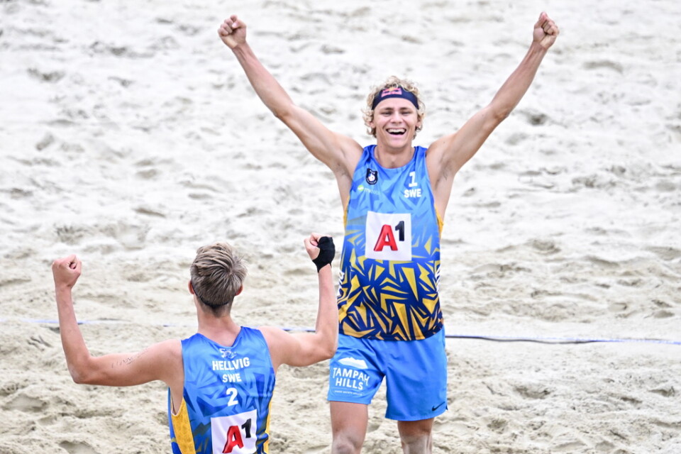 Jonatan Hellvig och David Åhman jublar över EM-segern i beachvolley.