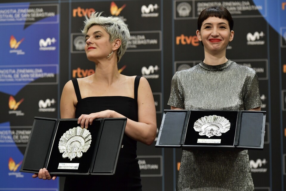 Regissören Anahi Berneri och skådespelaren Sofia Gala med priset Silversnäckan 2017. Arkivbild.