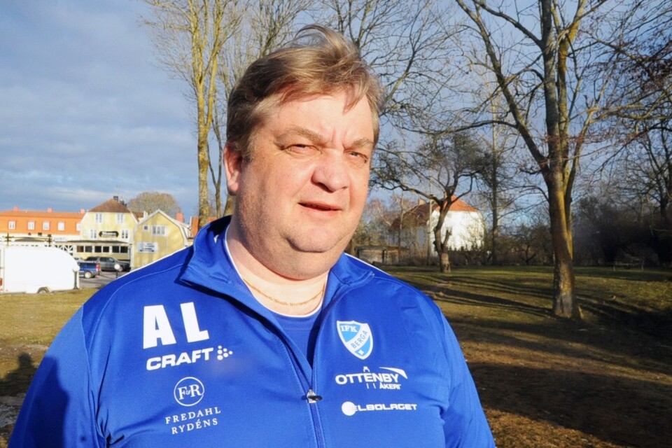 Anders Larsson fortsätter som målvaktstränare i division 2.