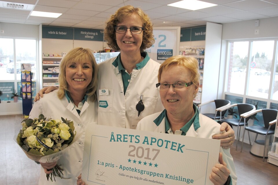 Paula Ohlsson, Jeanette Mattisson och Annika Pettersson (apotekschef) på det prisade apoteket i Knislinge.