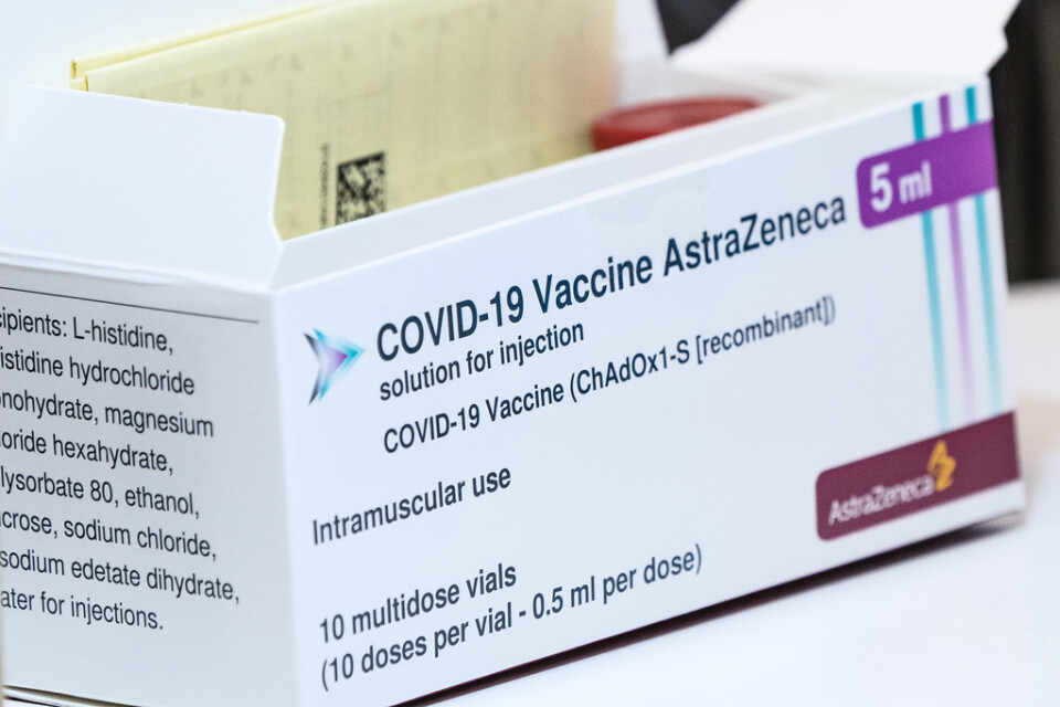 En förpackning med covid-19-vaccin från Astra Zeneca.