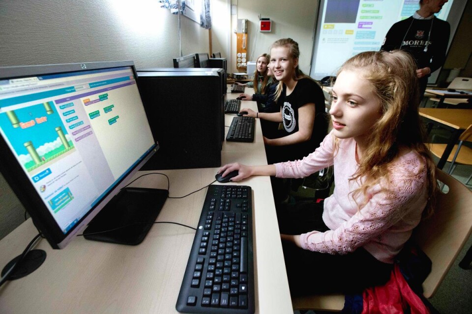 Inför programmering redan i grundskolan. Det skulle ge barnen, även tjejerna, en ärlig chans att bli intresserade av programmering. Foto: Per Hammenvik