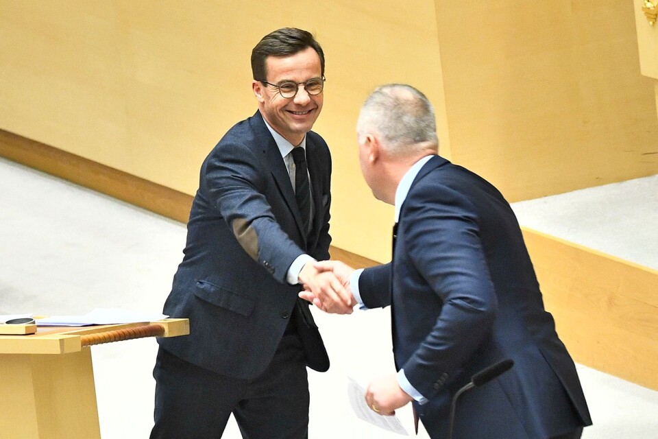 Moderaternas partiledare Ulf Kristersson (M) och vänsterpartiets partiledare Jonas Sjöstedt (V) under partiledardebatten i riksdagen.