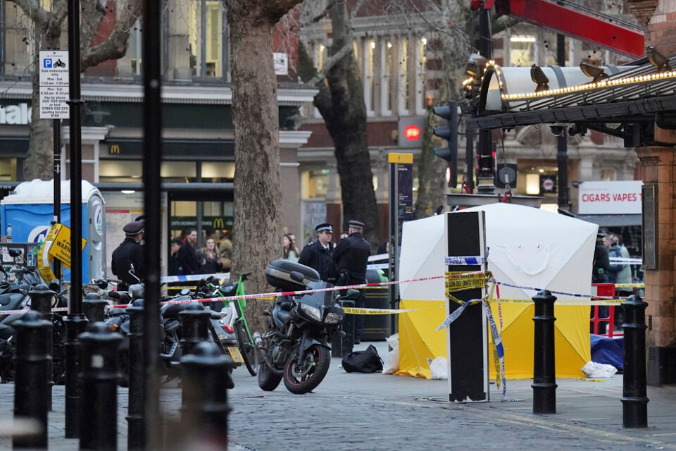 Ett polistält vid platsen för den dödliga olyckan i London.