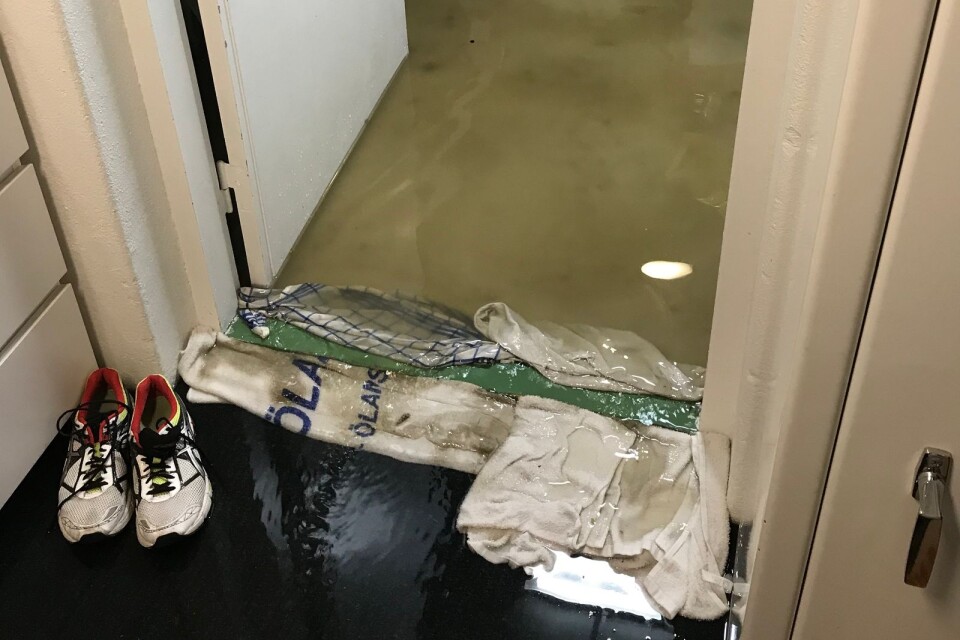 Fastighetsägarens källare översvämmades på torsdagsmorgonen med avloppsvatten.