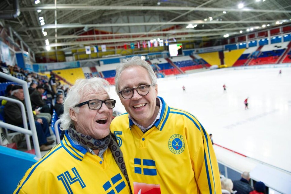 Det var just i Chabarovsk som det svenska bandylandslaget för första gången besegrade Sovjetunionen och vann VM-guld i bandy. 34 år senare kan det ske igen - framför två av spelarna från då. - Otroligt känslosamt att vara tillbaka, säger Stefan Karlsson.