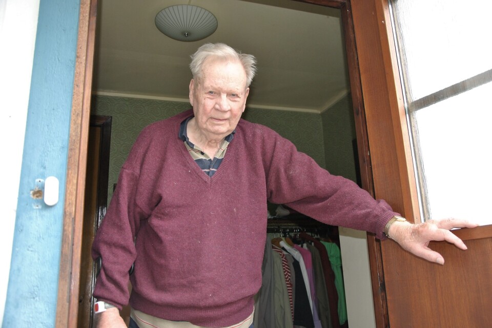 91-årige Birger Nilsson lät sig inte luras när han fick brev om att han hade ett stort arv att vänta. Foto: Robert Rosén