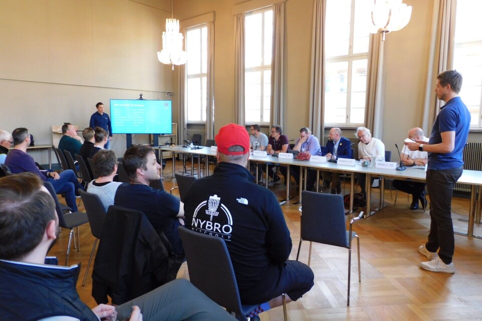Representanter för 14 lokala idrottsföreningar träffade i torsdags kommunens politiker för idrottspolitiska panelsamtal.