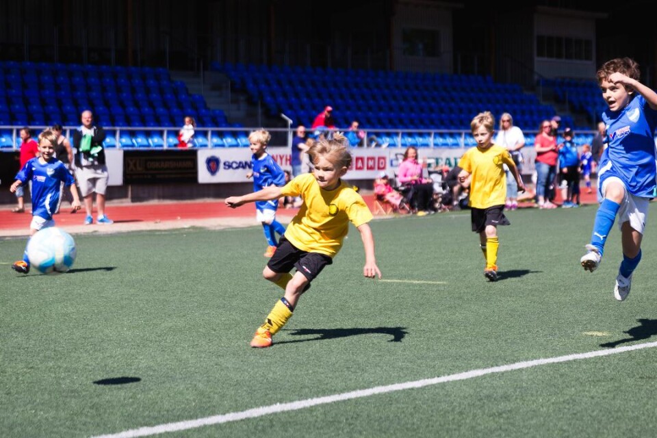 Anthon Karlzén spelar fotboll i Rödsle BK:s P 09-lag och var en av deltagarna på fotbollens och idrottens dag. Foto: Peter Holm
