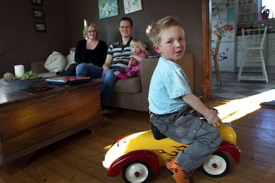 Viggo Schönbeck, fem år, är ensam i landet om att ha den ovanliga sjukdomen Blau syndrom. Nu springer hans mamma Sofia och pappa Morgan Malmömilen för att uppmärksamma sjukdomen och samla in pengar för att stödja forskningen kring den.