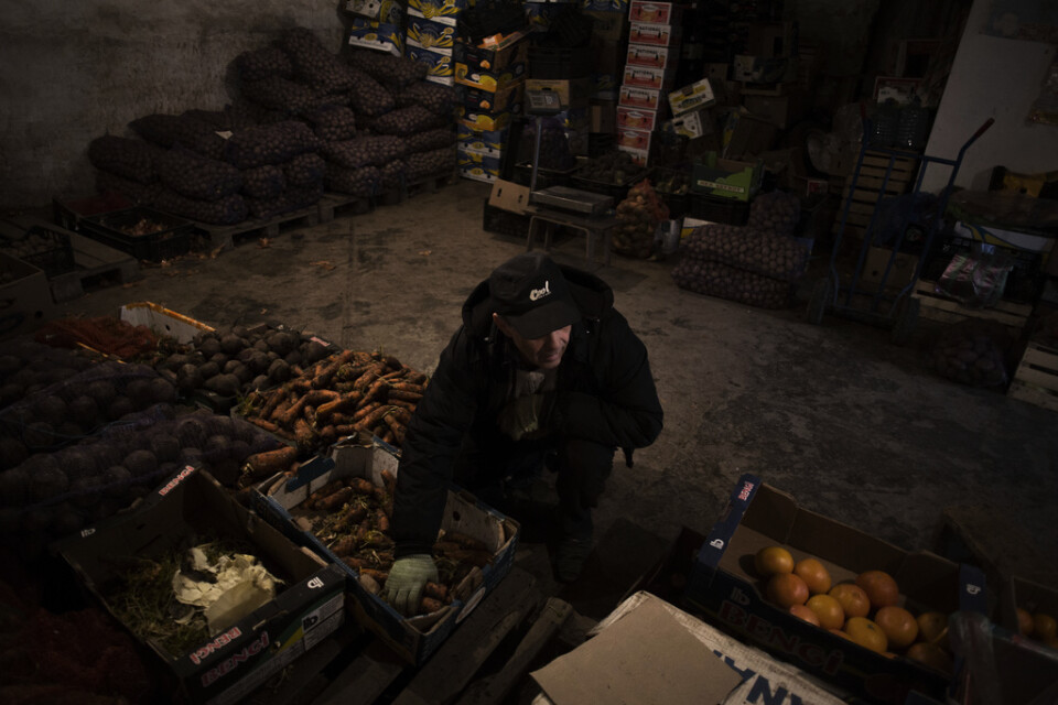 Ryska myndigheter vill stoppa en svart livsmedelsmarknad. Genrebild.
