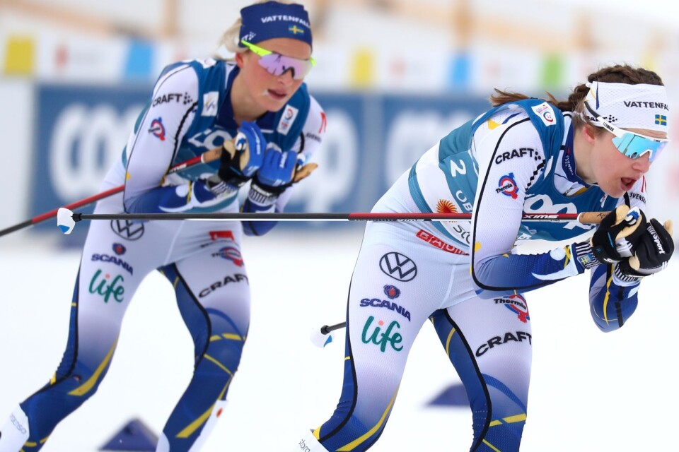 Frida Karlsson och Ebba Andersson är stora medaljhopp i damernas Skiathlon som börjar 08.45 på lördagsmorgonen.