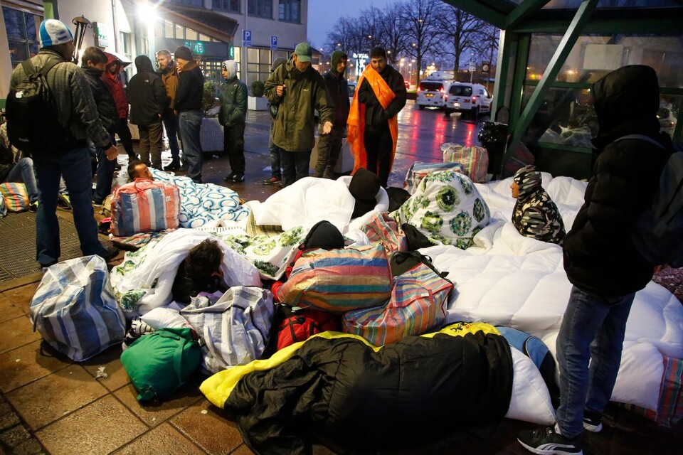 Flyktingar på gatan i Malmö 2015. En bild av hur anständigheten gått förlorad i flyktingdebatten.