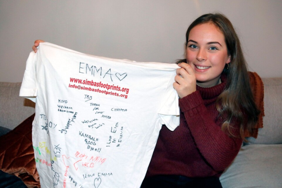 När Emma Gustavsson lämnade Moshi och Tanzania fick hon en tröja där barn på Simbas footprints aktivitetshus hade skrivit hälsningar.