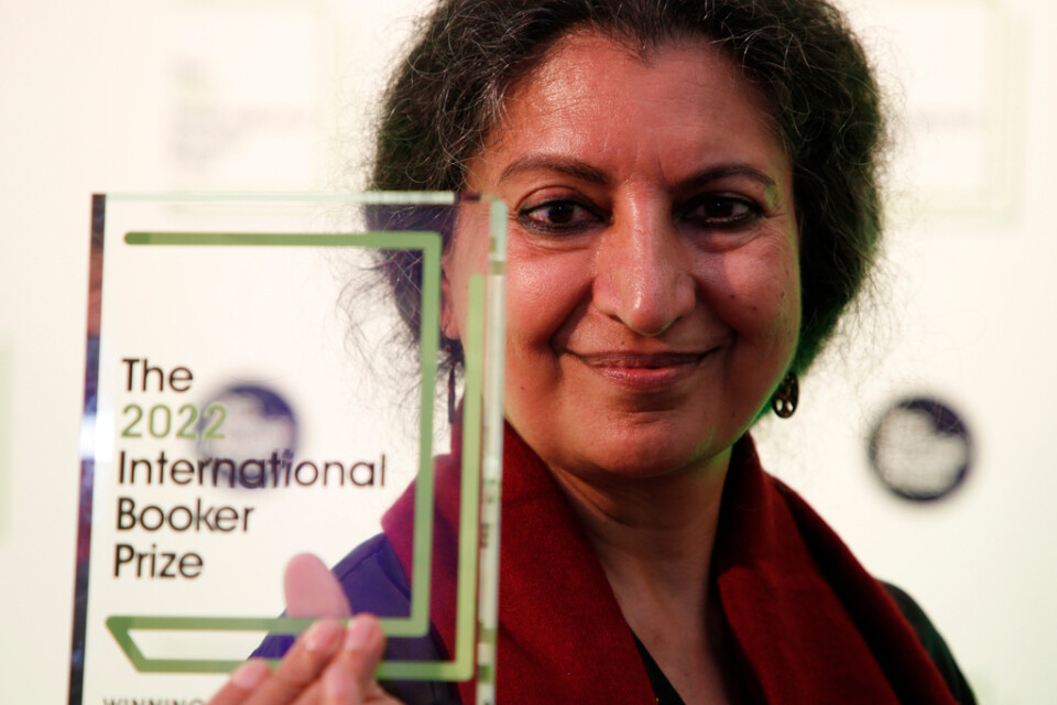 Författaren Geetanjali Shree tilldelas årets internationella Booker-pris för sin roman "Tomb of sand".