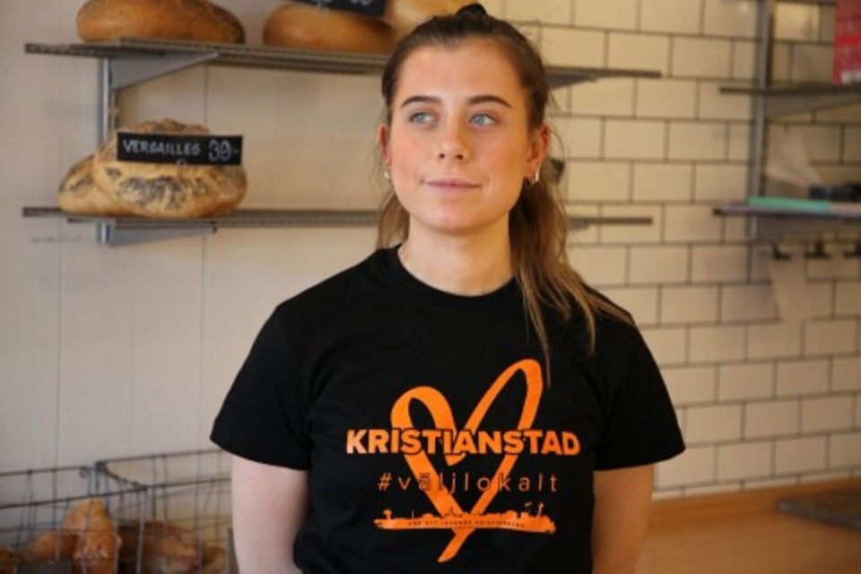 Kampanjen ”Välj lokal” är igång. Uppmaningen är att du ska stödja lokala företag, affärer, restauranger med mera. Här Cajsa Mattisson i Brödboden.