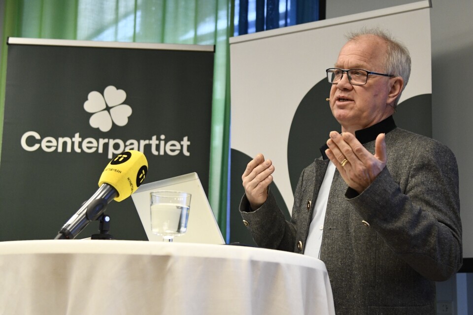 Valanalysen av Christer Jonsson, tidigare regionråd i länet, ger partiledningen ett förändringsmandat. Men den parlamentariska strategin förklaras ligga fast.