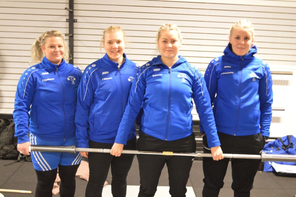 Ronneby AK:s tjejer Johanna Kjellsson, Maria Hjalmarsson, Rebecca Ahlenius och Josefin Hassesson toppar division 2 södra efter nytt klubbrekord.